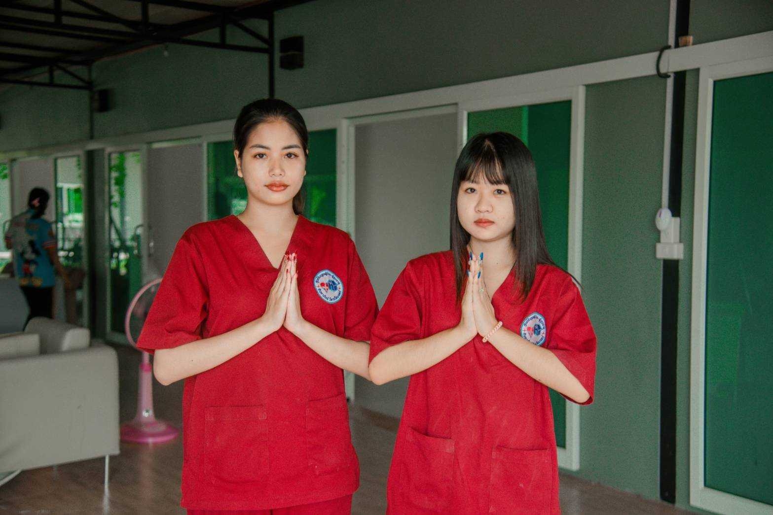 รับดูแลผู้สูงอายุผู้ป่วยบ้านธันยาภัทร์ - ให้เราดูแลคนที่คุณรักเพื่อตอบแทนบุญคุณ ท่านเลือกเราสิครับ บ้านธันยาภัทร์ วีอาร์โฮมแคร์ คุณจะไม่เสียใจเลือกเรา