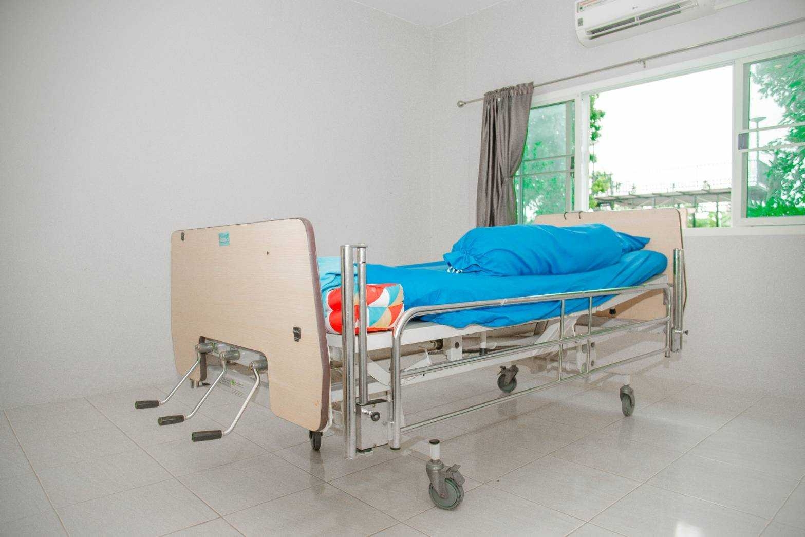 23 - ห้องพิเศษเดี่ยว - รับดูแลผู้สูงอายุผู้ป่วยบ้านธันยาภัทร์ - ให้เราดูแลคนที่คุณรักเพื่อตอบแทนบุญคุณ ท่านเลือกเราสิครับ บ้านธันยาภัทร์ วีอาร์โฮมแคร์ คุณจะไม่เสียใจเลือกเรา